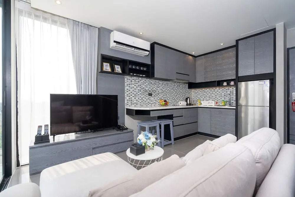 Premier Hill View Suite P708 at Citygate