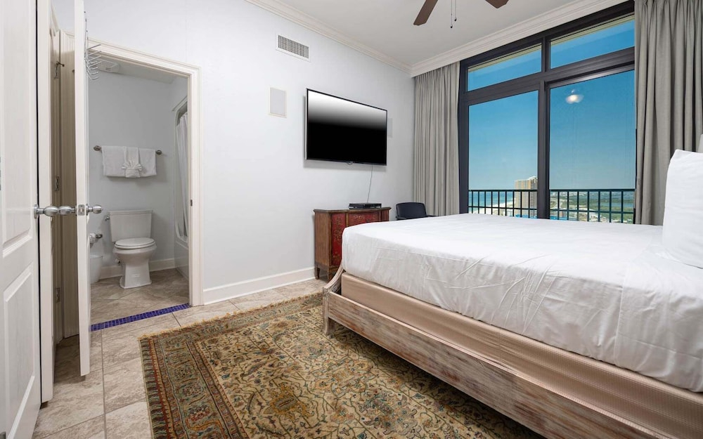 The Oasis 2101 Formerly Phoenix West Ii 2101 4 Bedroom Condo