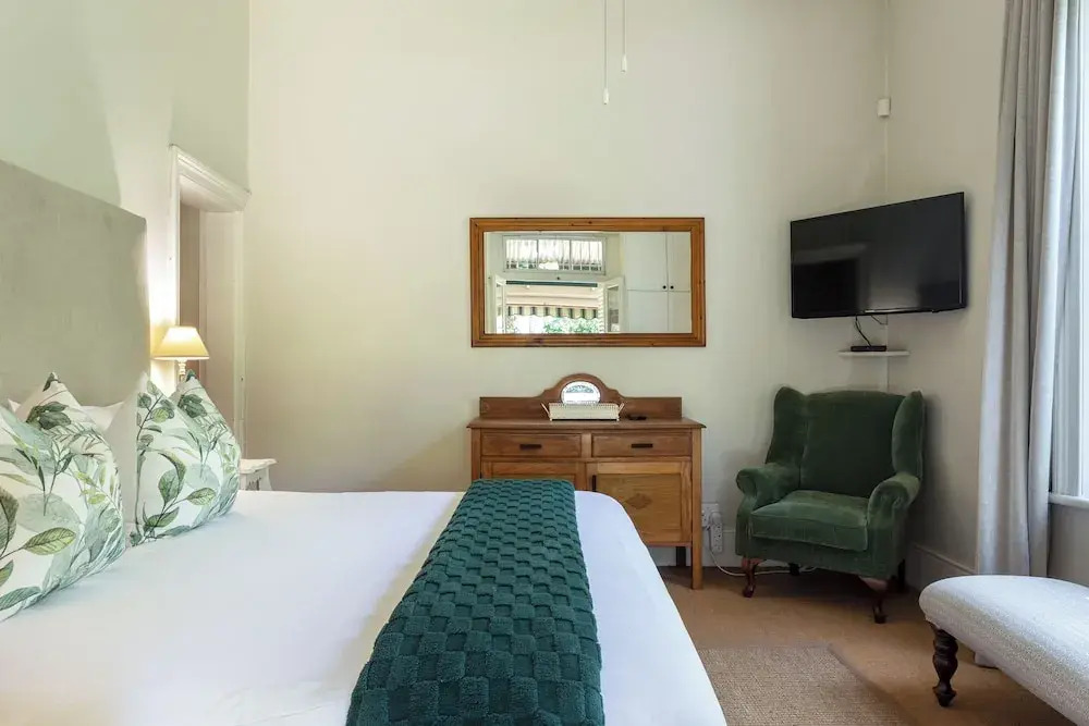 Sandown Lodge