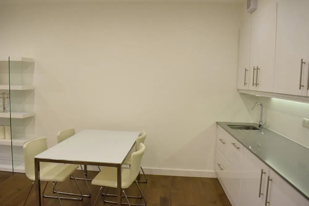 2 Bed Flat In Shadwell