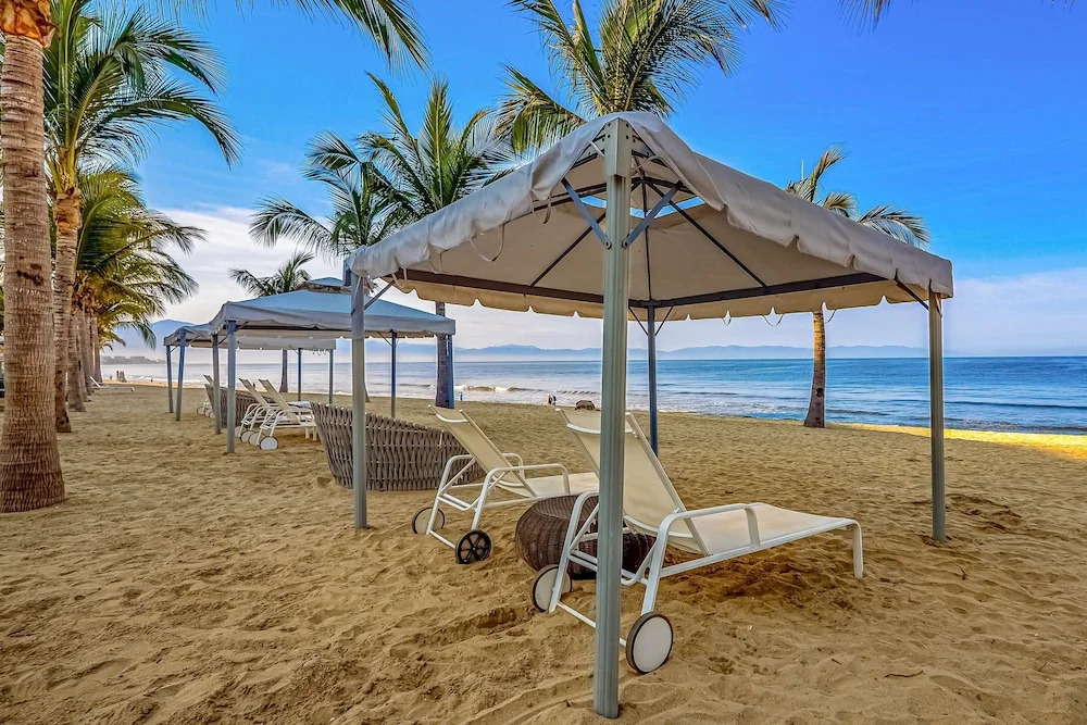 Oceanfront Luxury With Amazing View, 4 Pools, Private Beach, On-site Spa, Dining