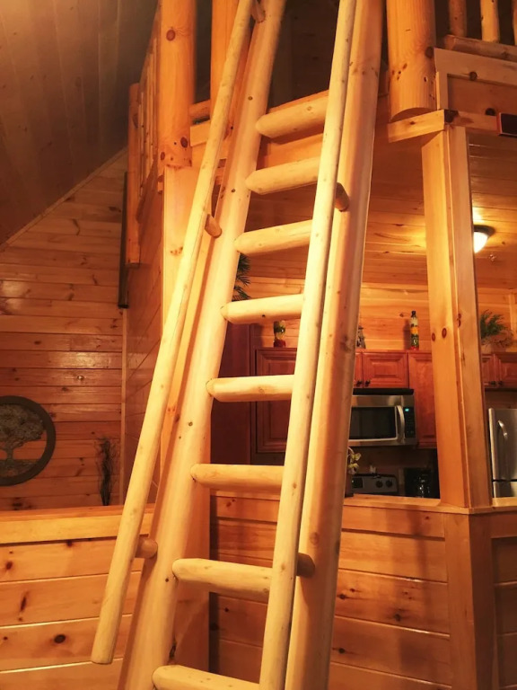 Poolin' Around - 1 Br cabin by RedAwning