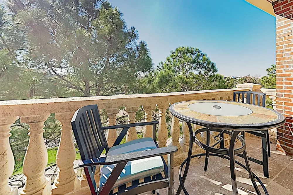 The Magnolia W/ Pool & Hot Tub - Walk To The Beach 3 Bedroom Condo