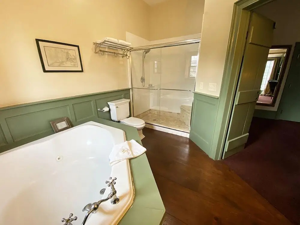 The Red Lion Inn Resort 1704