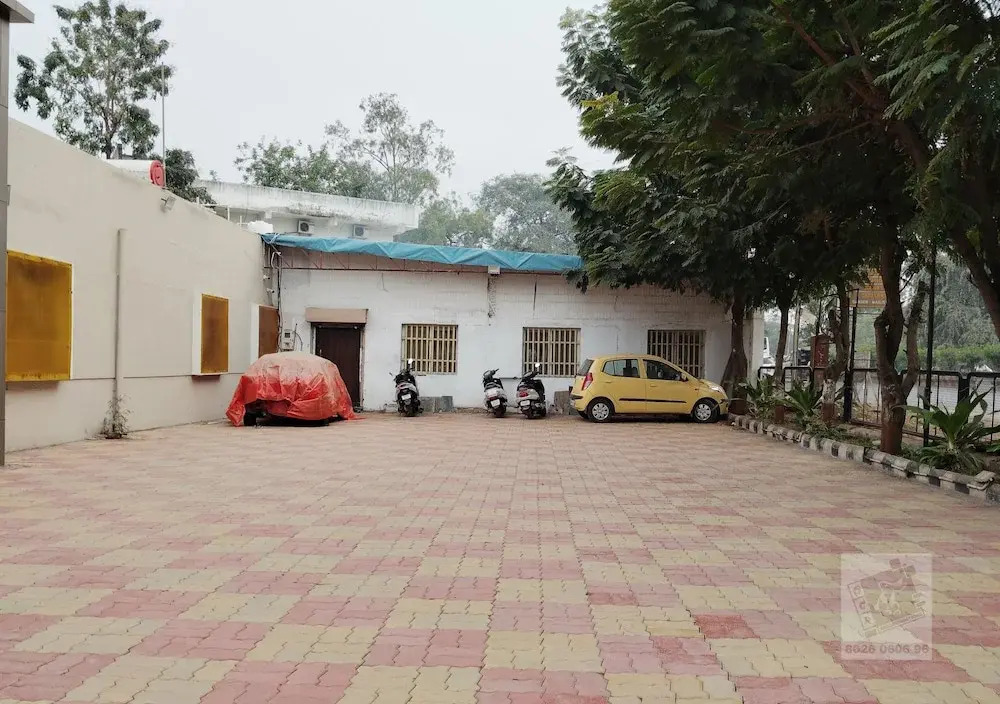 6 CR Hotel Natraj RAILWAY STATION