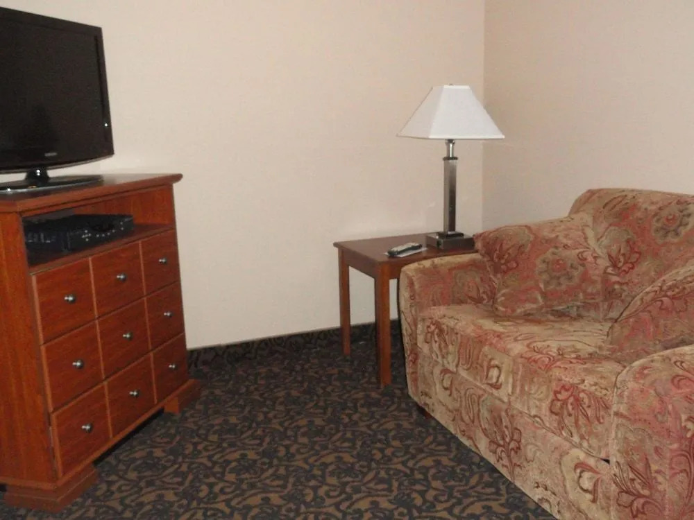 Canby Inn and Suites