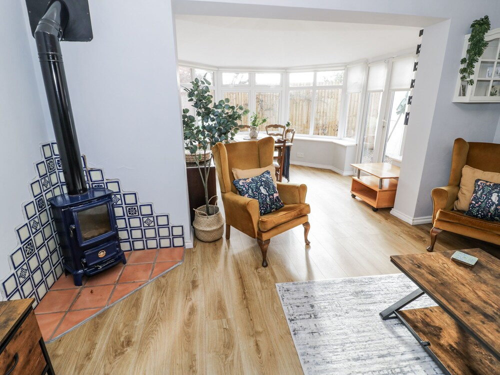 3 Leycester Court