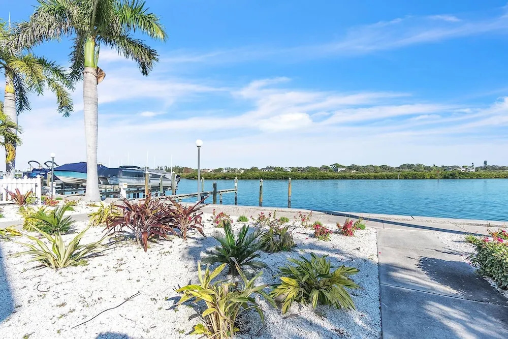 Barefoot Beach Resort A105