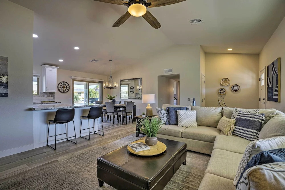 Putting Green, Grill: Home in Sun City West