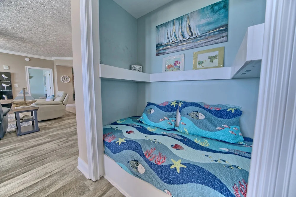 Amazing Tropical Condo with Complimentary Beach Chairs and Umbrellas - Unit 0706 by RedAwning