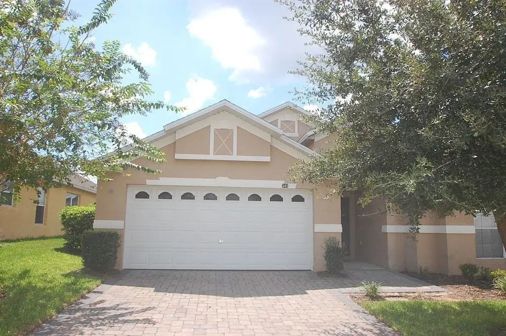 345 Woodward Place 4 Br villa by RedAwning