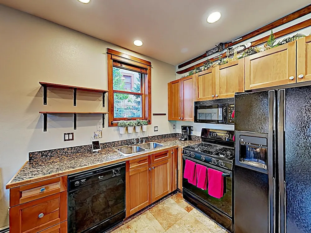 New Listing! Antlers Gulch Gem W/ Hot Tub 2 Bedroom Townhouse