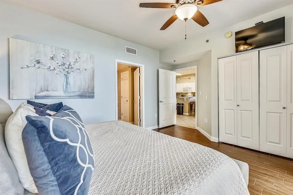 Shores Of Panama 620-sleeps 8, Free Fun! Reserved Parking Space! Updated! 2 Bedroom Condo by RedAwning
