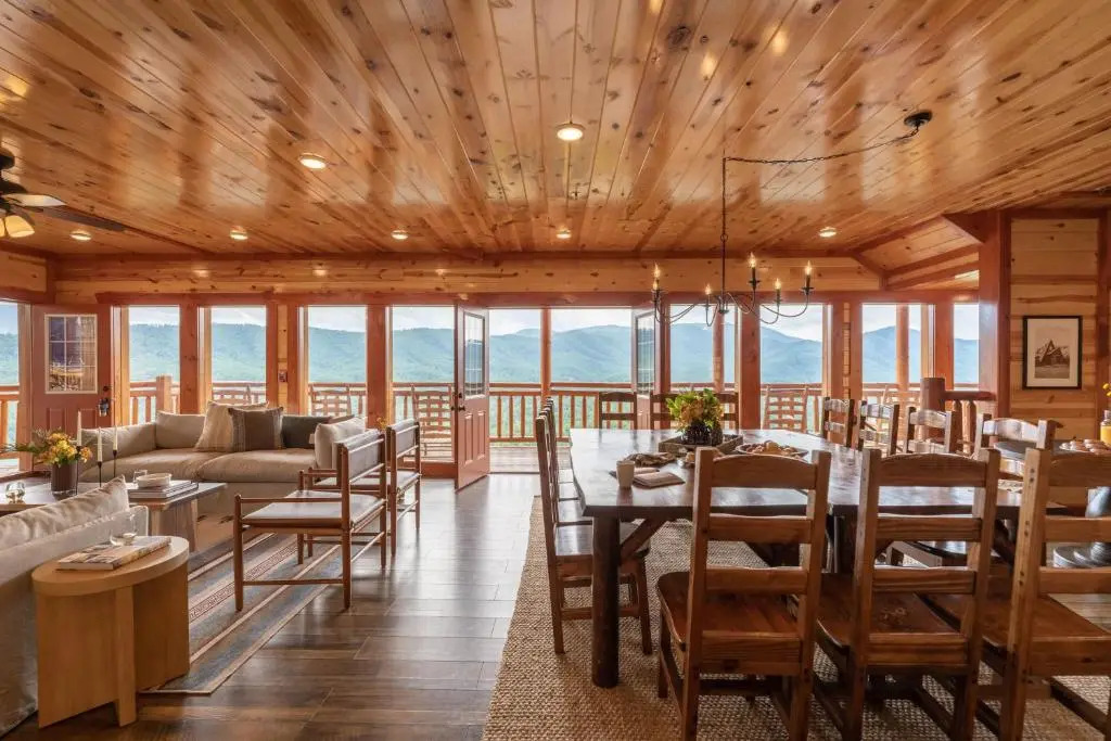 Sugarland by Avantstay Sleeps 28! Home Theatre! Two Hot Tubs! Indoor Pool! Incredible Views!