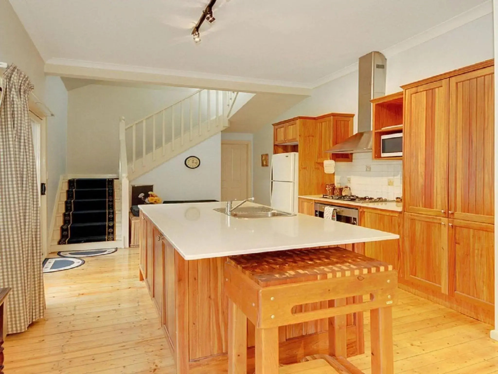 Plum Tree Cottage - warm, cosy & walk to town