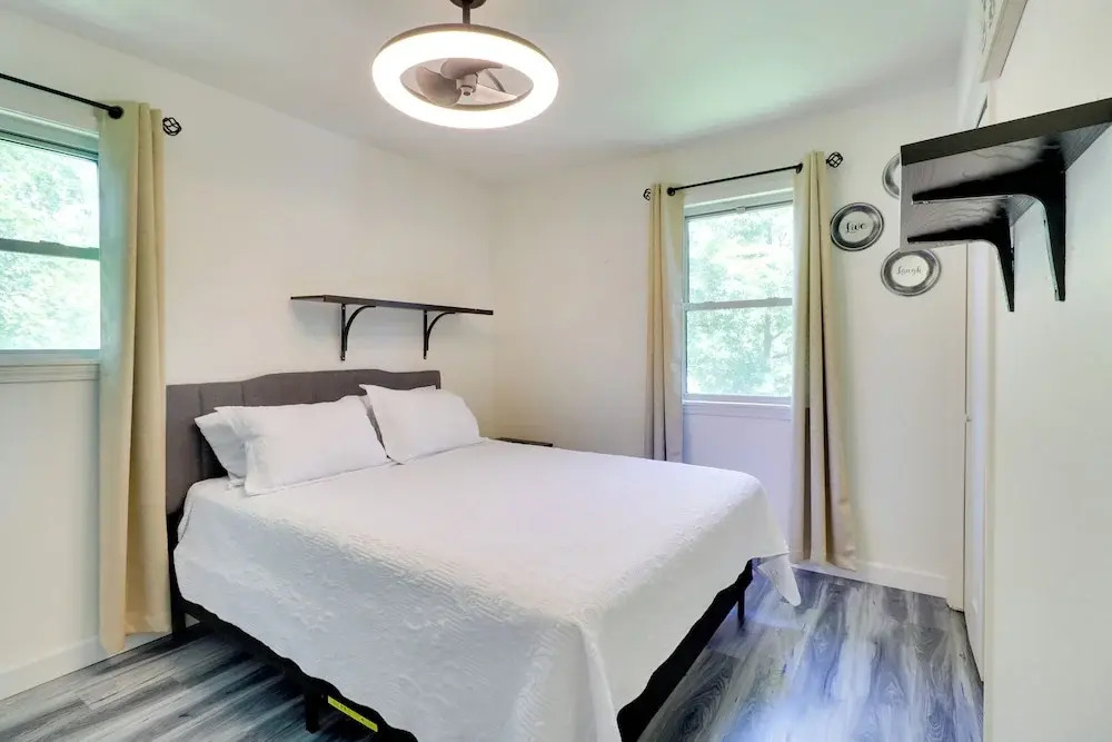1 Mi to Dtwn + Fenced Yard: Georgetown Getaway!