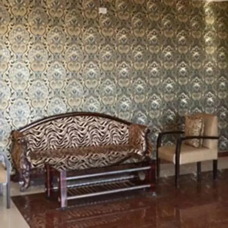 Royal Paras Hotel
