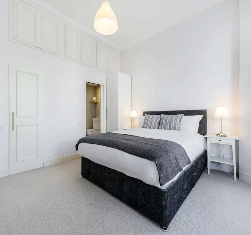 Elegant Earl's Court 2 bed 2 Bath Near Tube