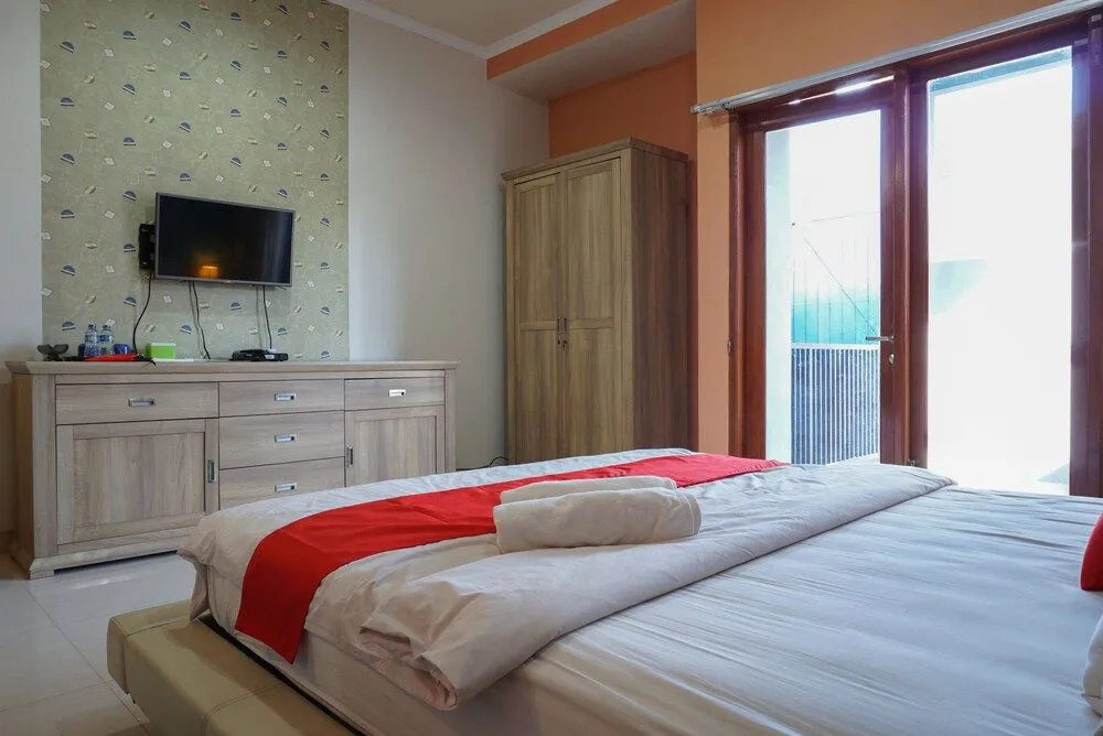 RedDoorz near Kemang Square