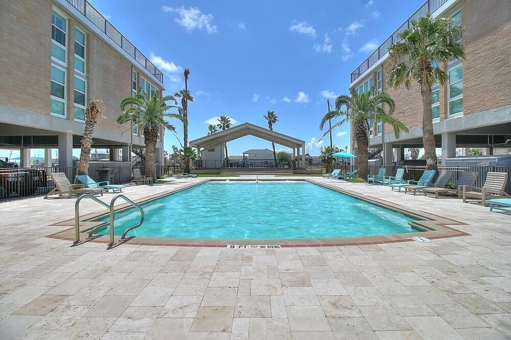 Channelview 208 2 Bedroom Condo by Redawning