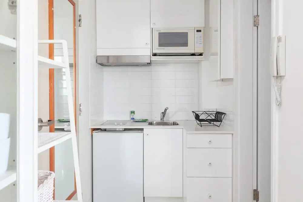 Studio in Elizabeth Bay With Pool & City Views