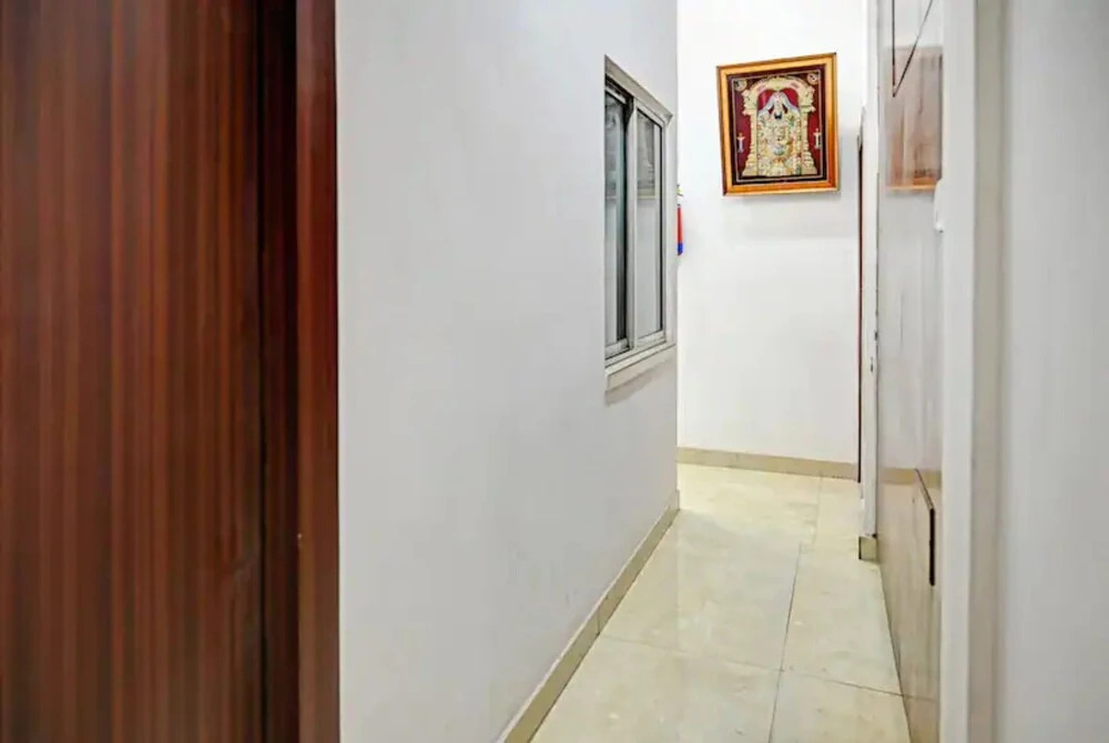 Goroomgo Laxmi Guest House Jadavpur Kolkata