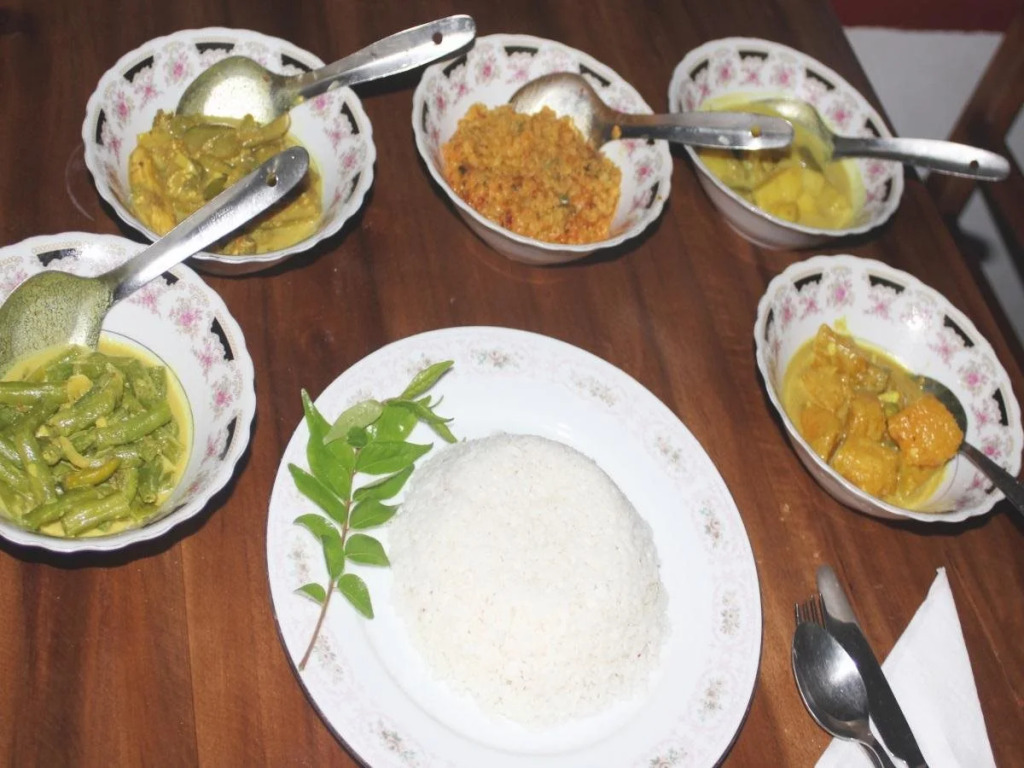 Ananda Home Stay and Restaurant