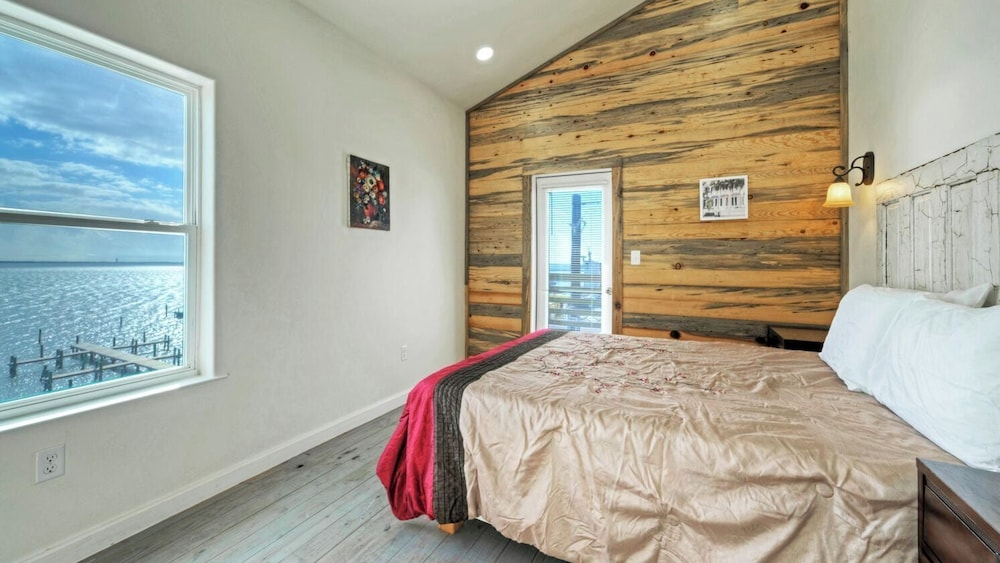 Sleeps 38 5 Laguna Village Homes Waterfront Pool, Private Boat Dock, Ramp