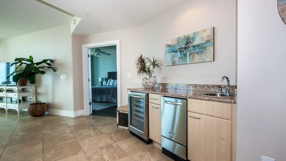 Luxurious Three Bedroom Unit - Unit Crd1011