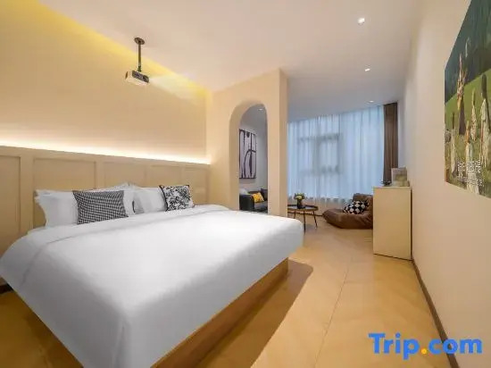 Jingyue Hotel (Nanbin Road Yangtze River Cableway)