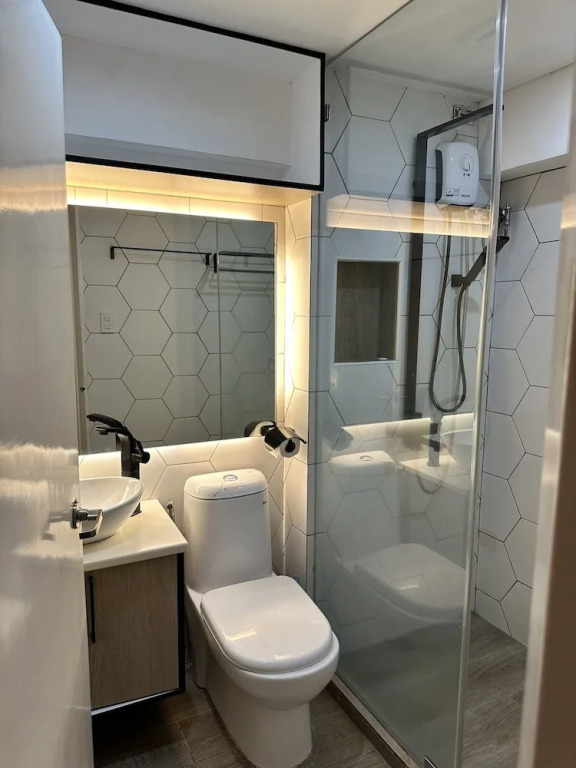 Cozi Modern Loft Suite near high street BGC wifi pool