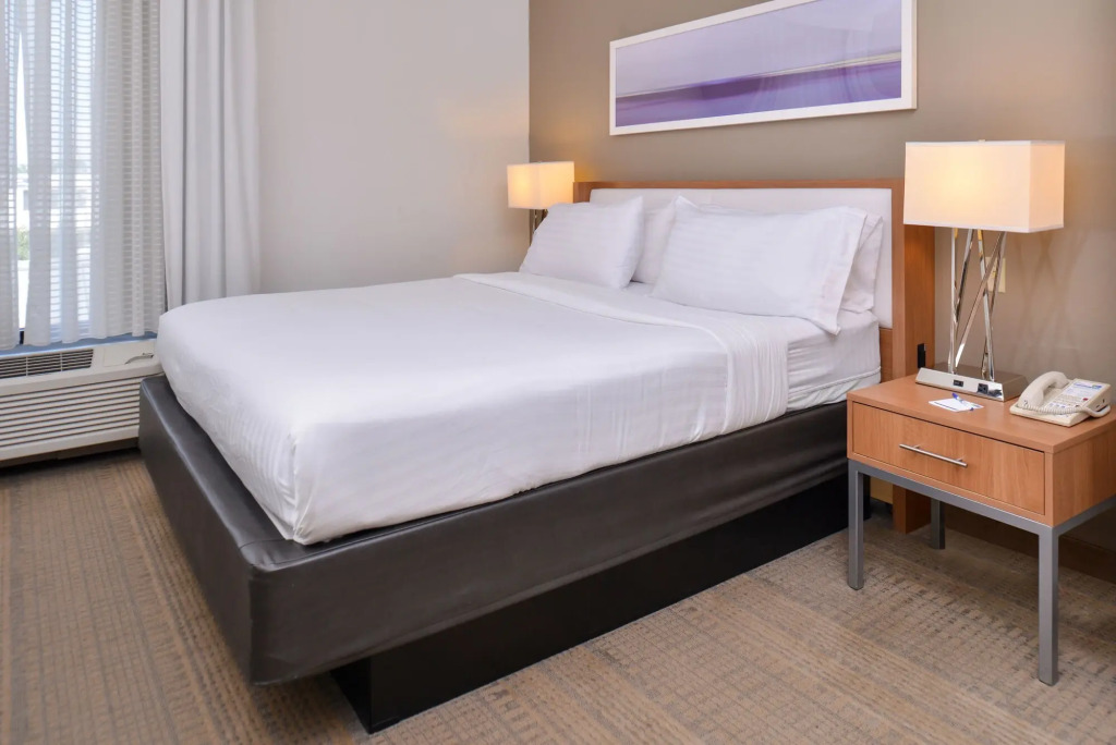 Holiday Inn Express and Suites New Orleans Airport by IHG