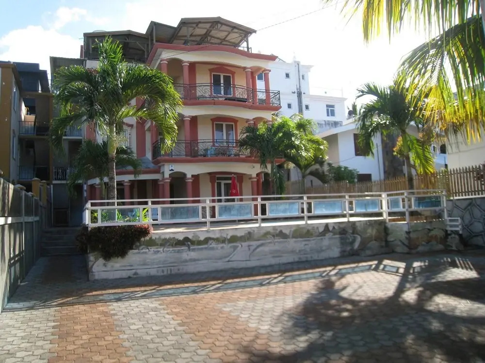 Villa with 3 Bedrooms in Grand Baie, with Private Pool, Enclosed Garden And Wifi - 500 M From the Beach