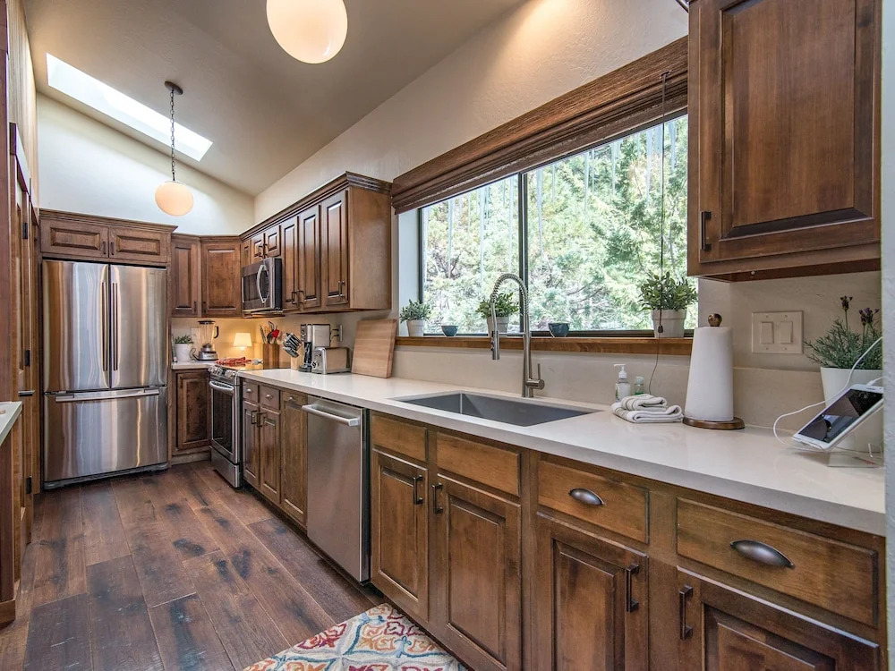 1000 Lakeshore Townhouse Unit 20 3 Bedrooms 2.5 Bathrooms Townhouse