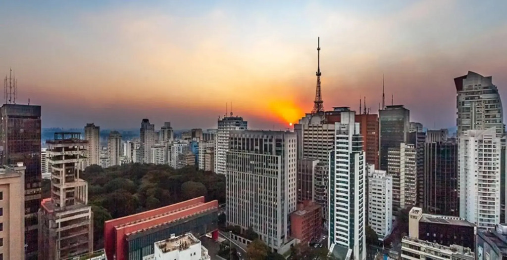 Paulista Wall Street Flat 10