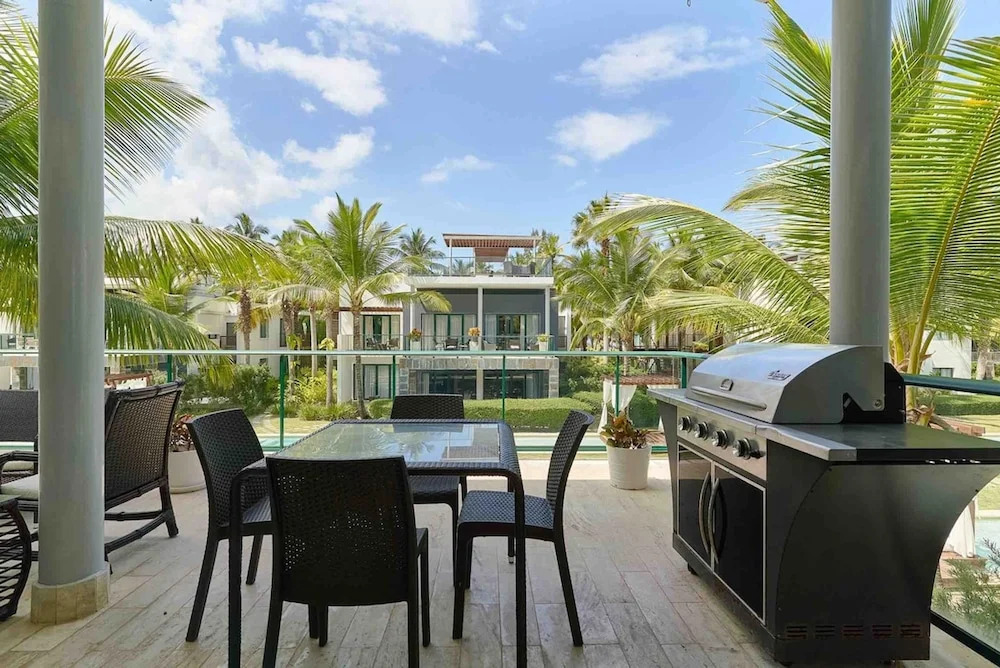 3BR Sublime Essence Beachfront Jaccuzi BBQ