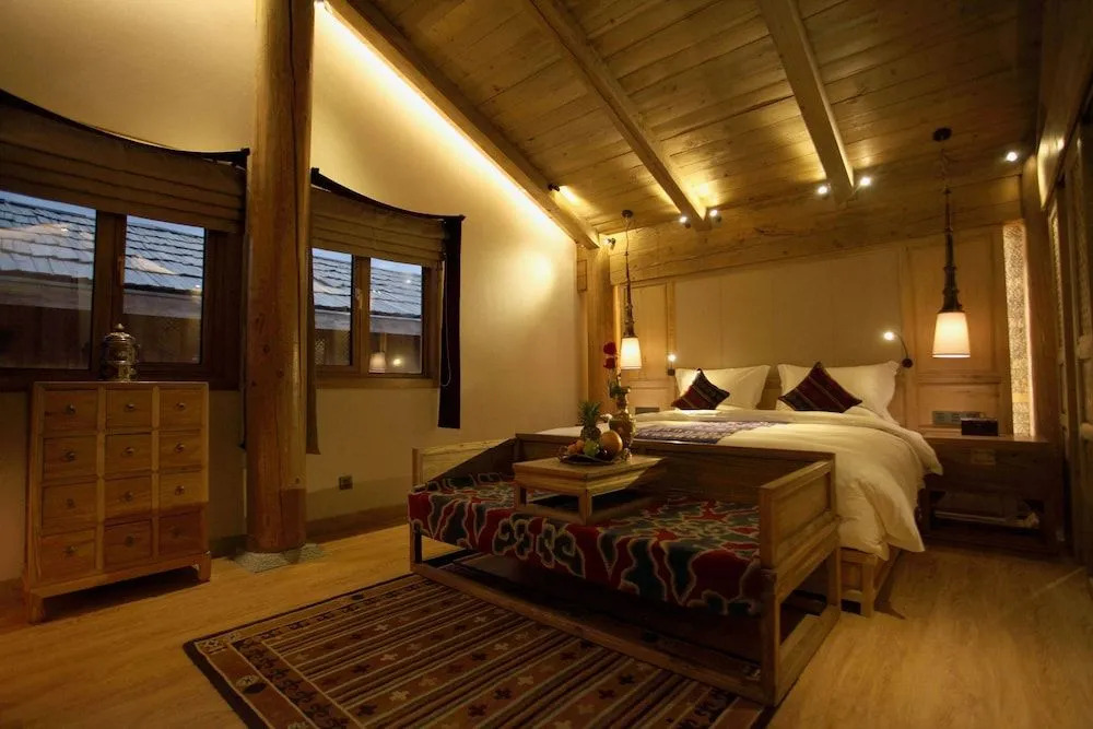 Shangri-La Ganden Manor Hotel by Floral Lux