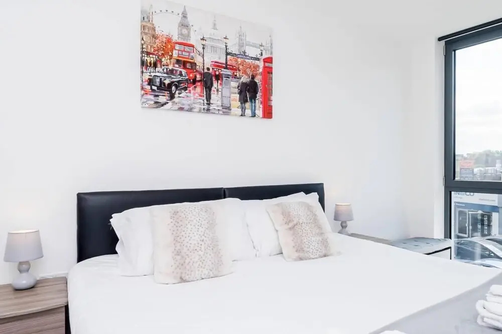 1-bed Apartment in Staines, Parking and Balcony