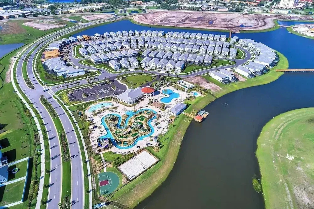 Triple Header Storey Lake By Shine Villas #700