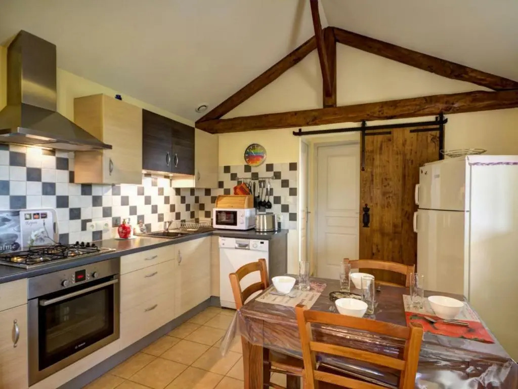 Gîte à Saint-Forgeux-Lespinasse avec Terrasse et Animaux Bienvenus - FR-1-496-37
