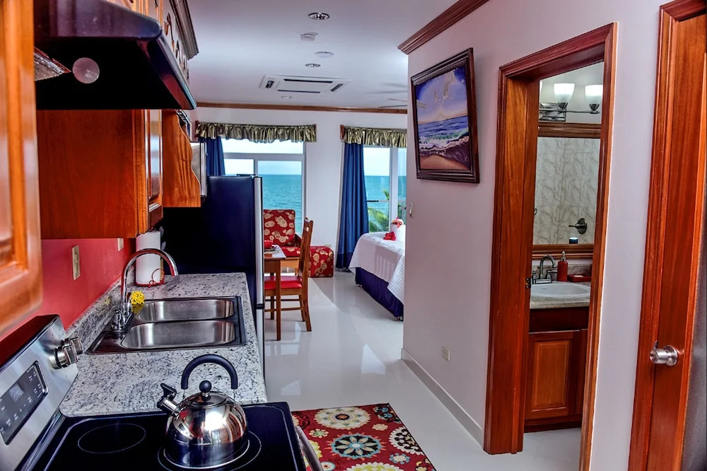 Miramar Suites
