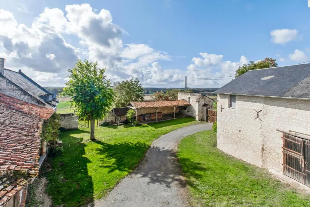 Maison de 3 chambres avec jardin clos et wifi a Assay