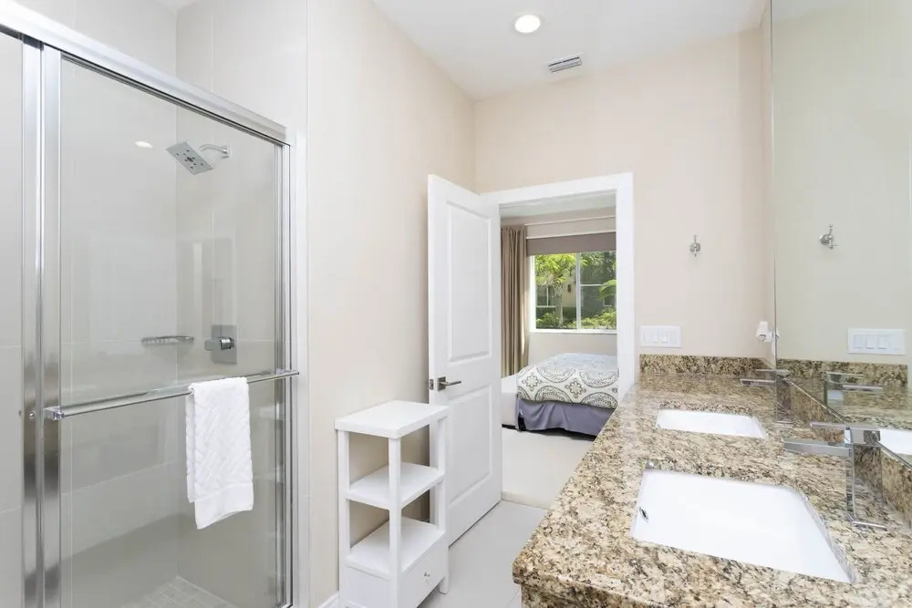 7646 Magic Village Yard 4Bd 8G 119445