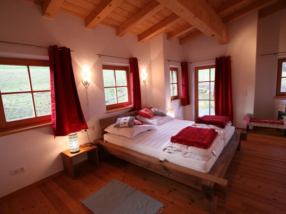 Modern Apartment With Balcony, Ski Storage, Garden Furniture
