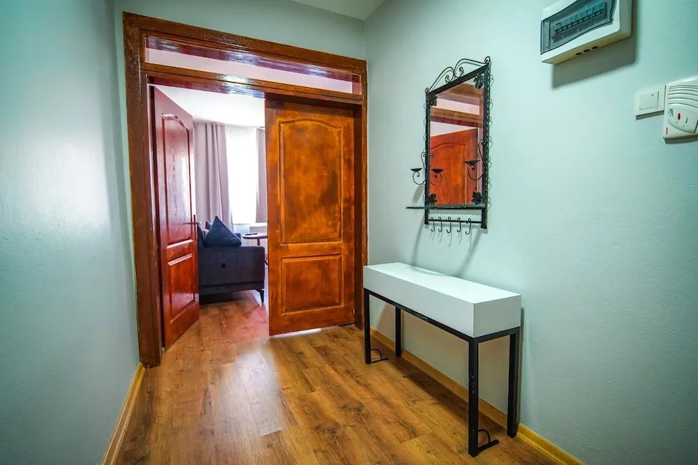 Yaghane Apartments