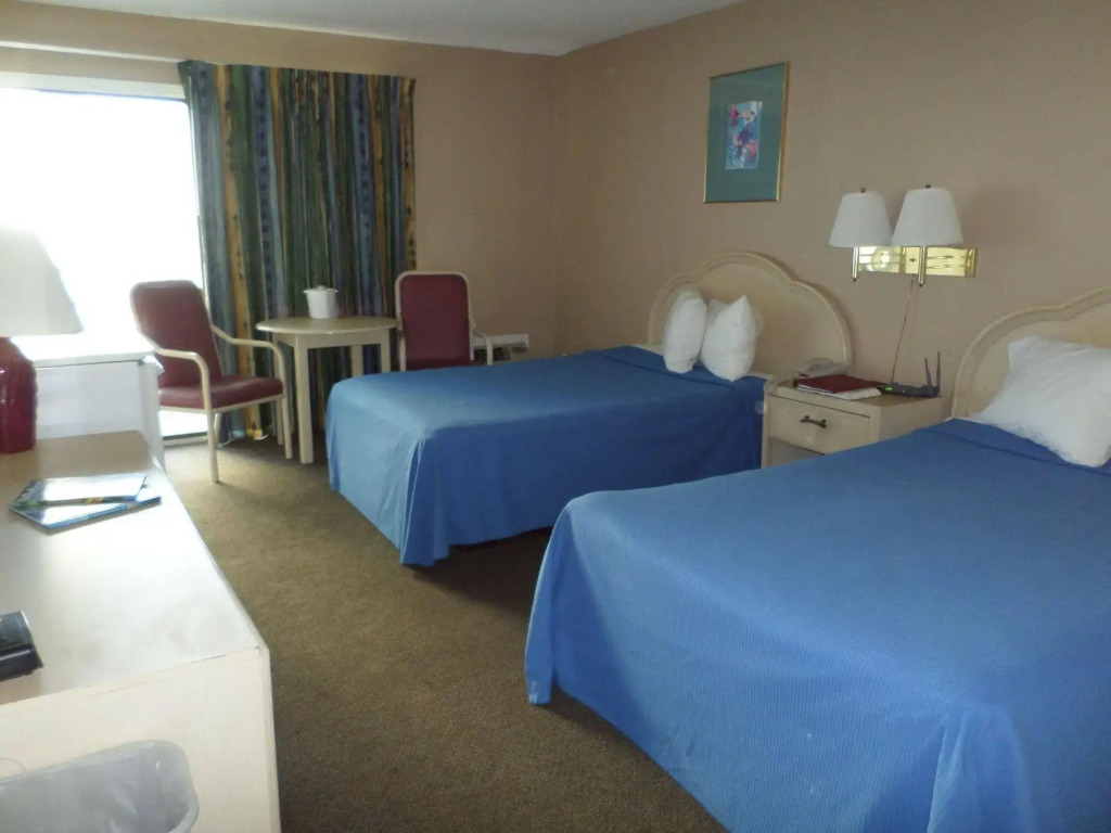 Tropical Seas Hotel