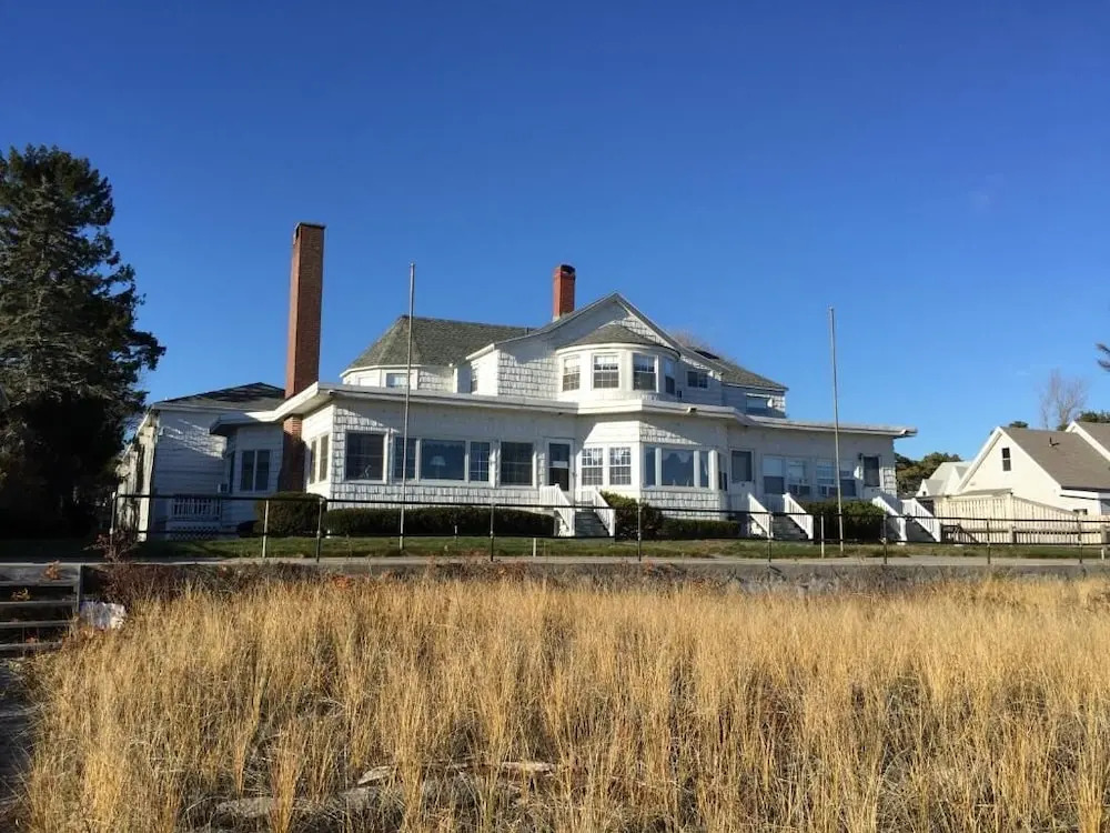 Holiday House Inn