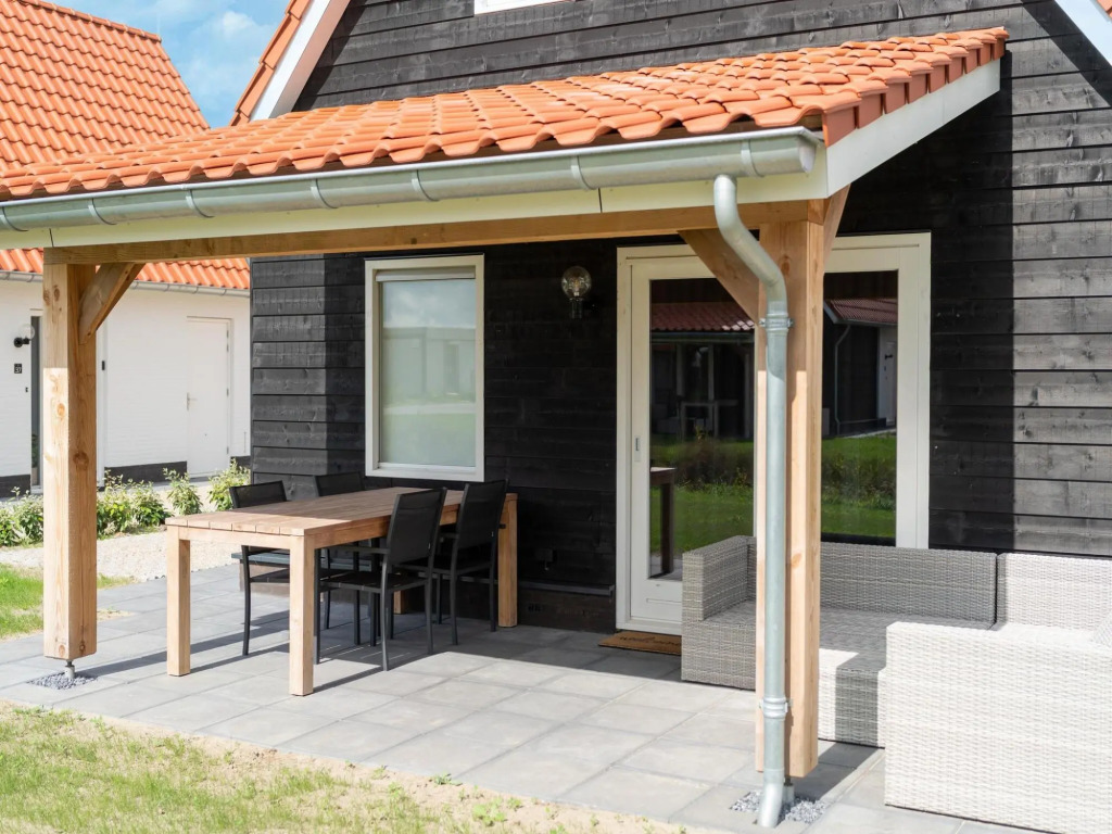 Cozy Retreat with parking