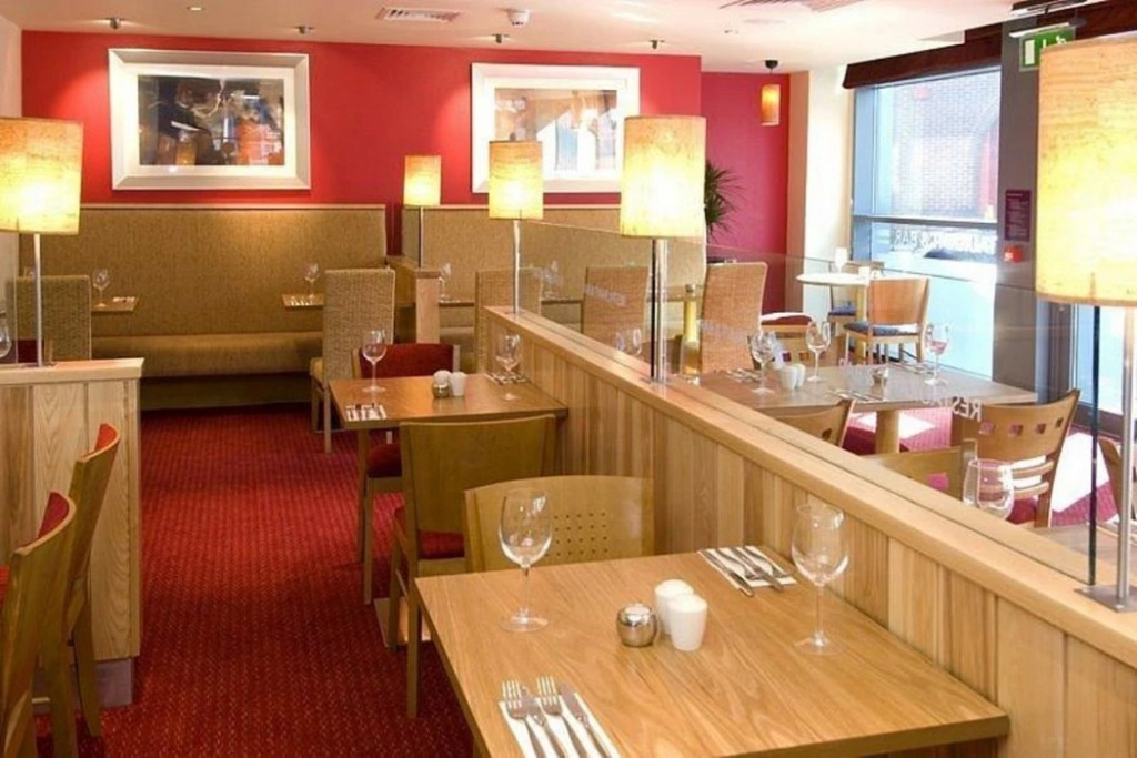 Premier Inn Leicester City Centre - Train Station