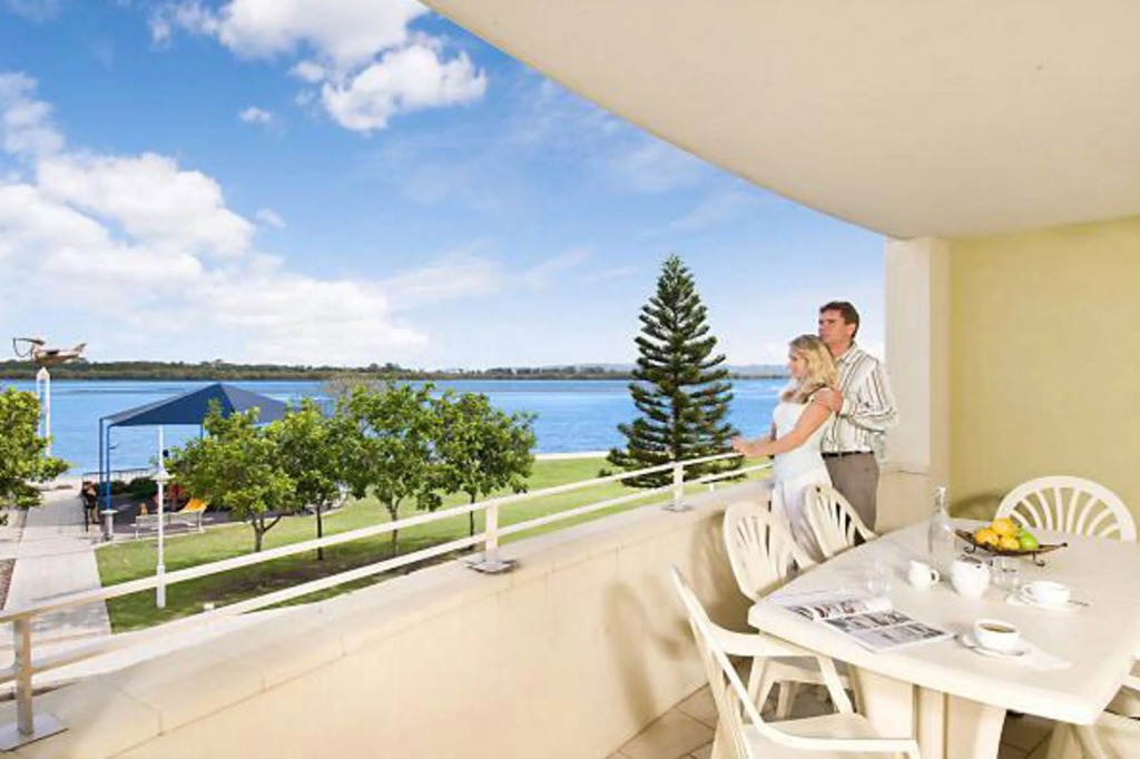 Riverside Apartments & Hotel